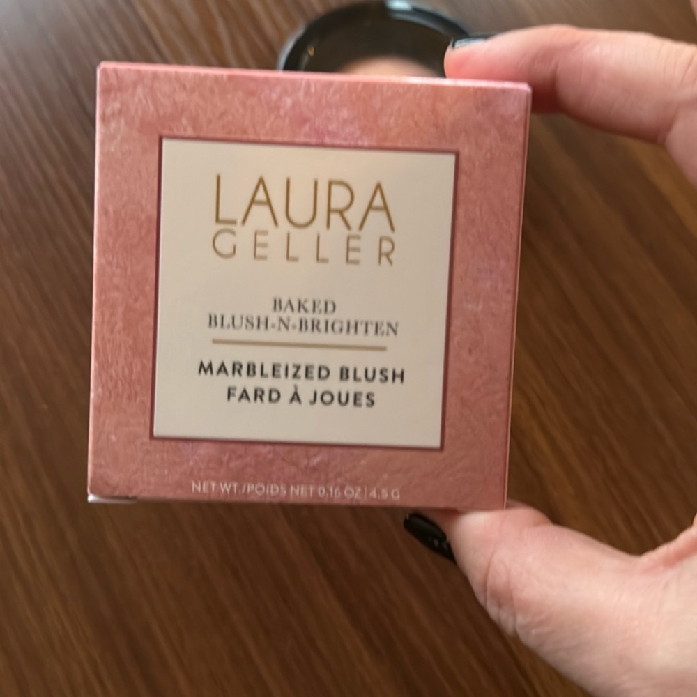 Laura Geller baked blush -n- brighten in Ethereal Rose Natural finish - Picture 3 of 7